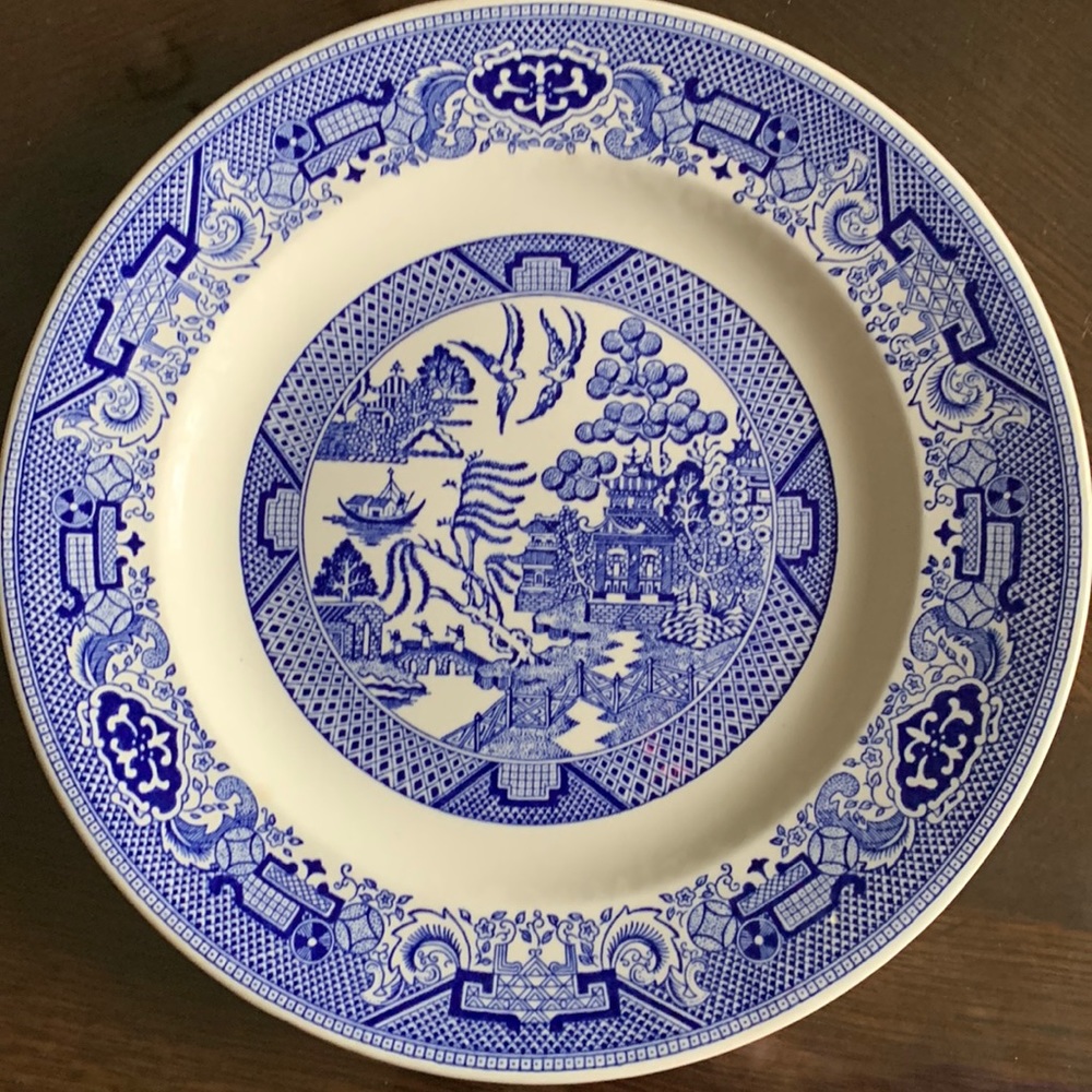 Willowware of Royal China, one dinner sized plate